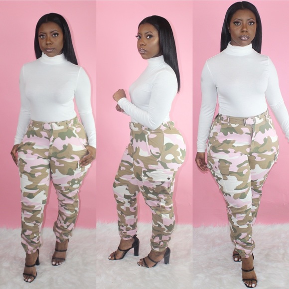 *Medium Left*Camo cargo pants - Picture 3 of 5